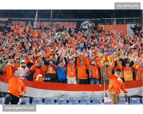 山东鲁能泰山足球队新赛季征程开启展现绿茵豪情 山东鲁能泰山足球队新赛季征程开启展现绿茵豪情